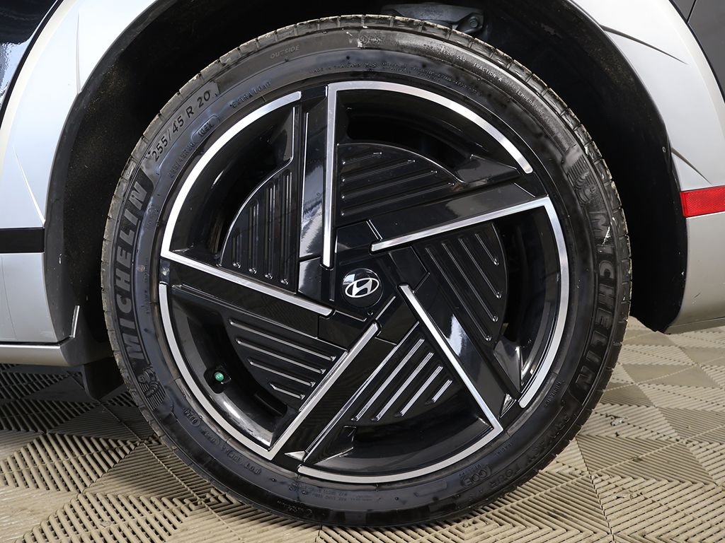 2025 Hyundai IONIQ 5 Limited - Photo 26