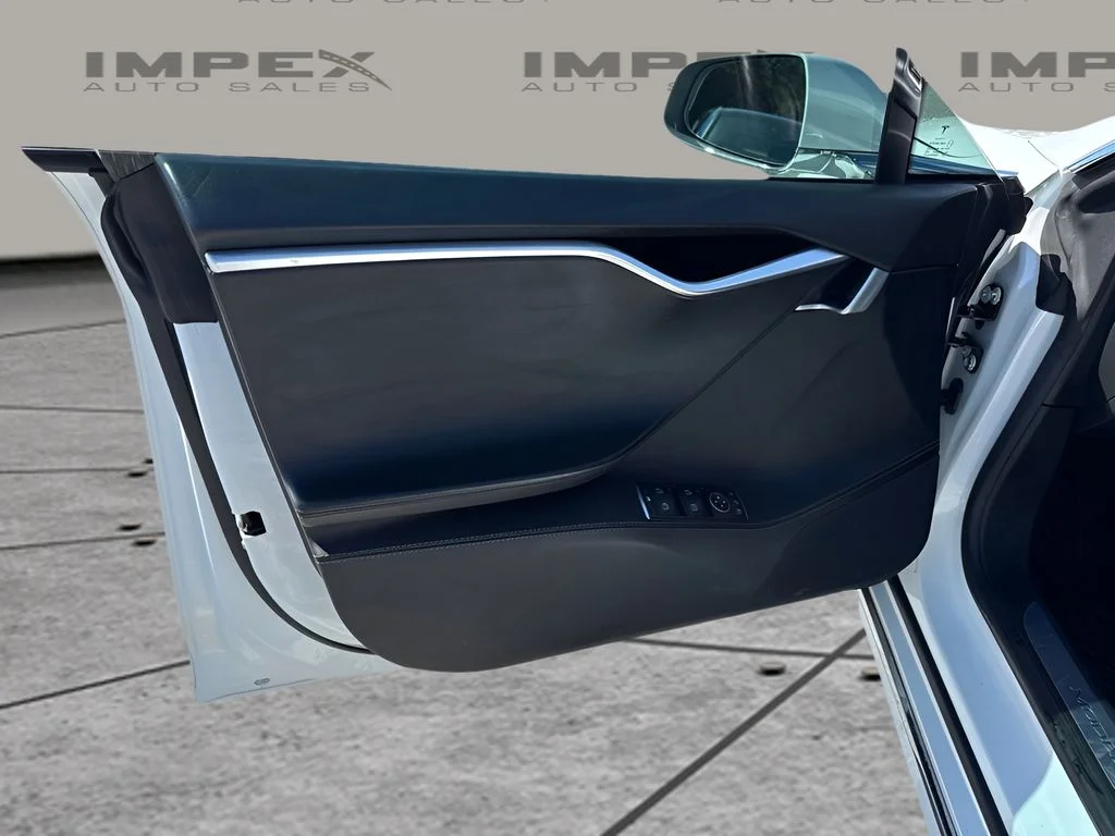 Used 2017  Tesla 75 image 19