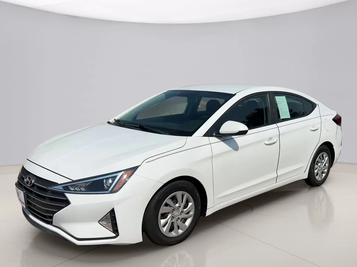 Used 2019 White Hyundai SE image 1