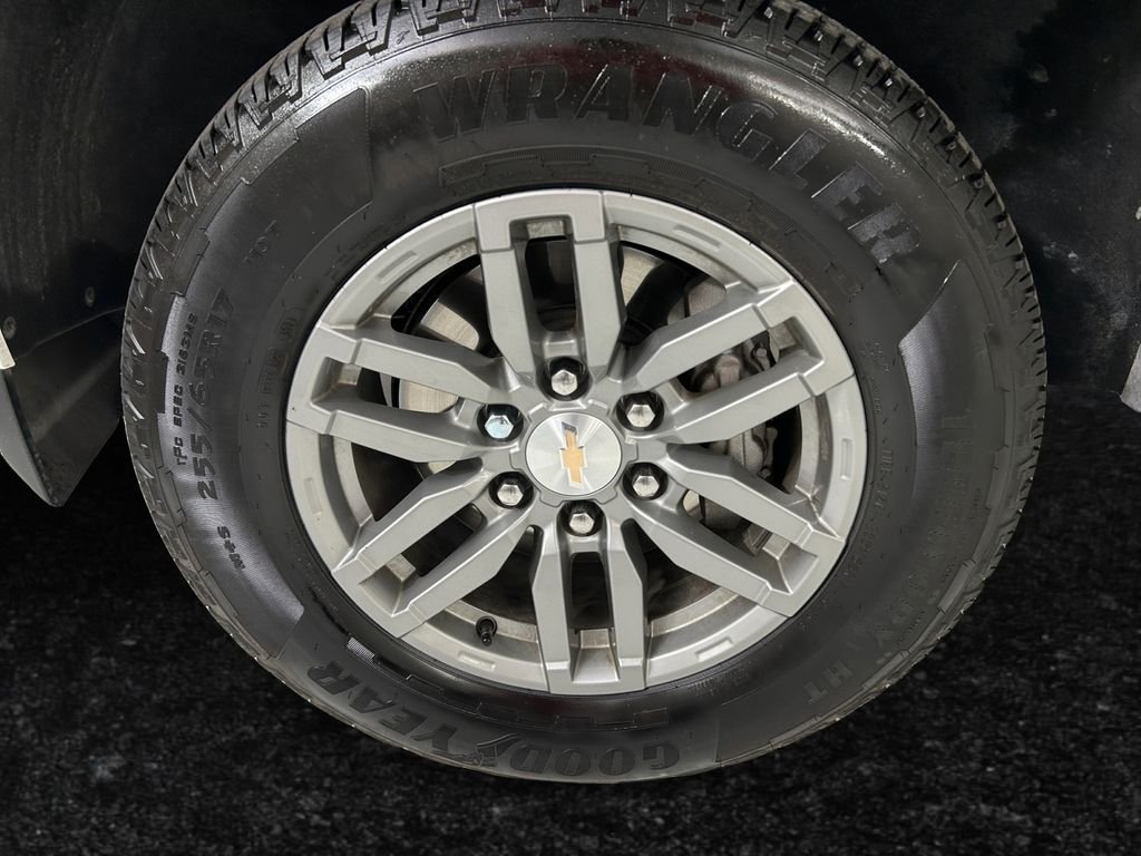 Used 2025 White Chevrolet LT image 26