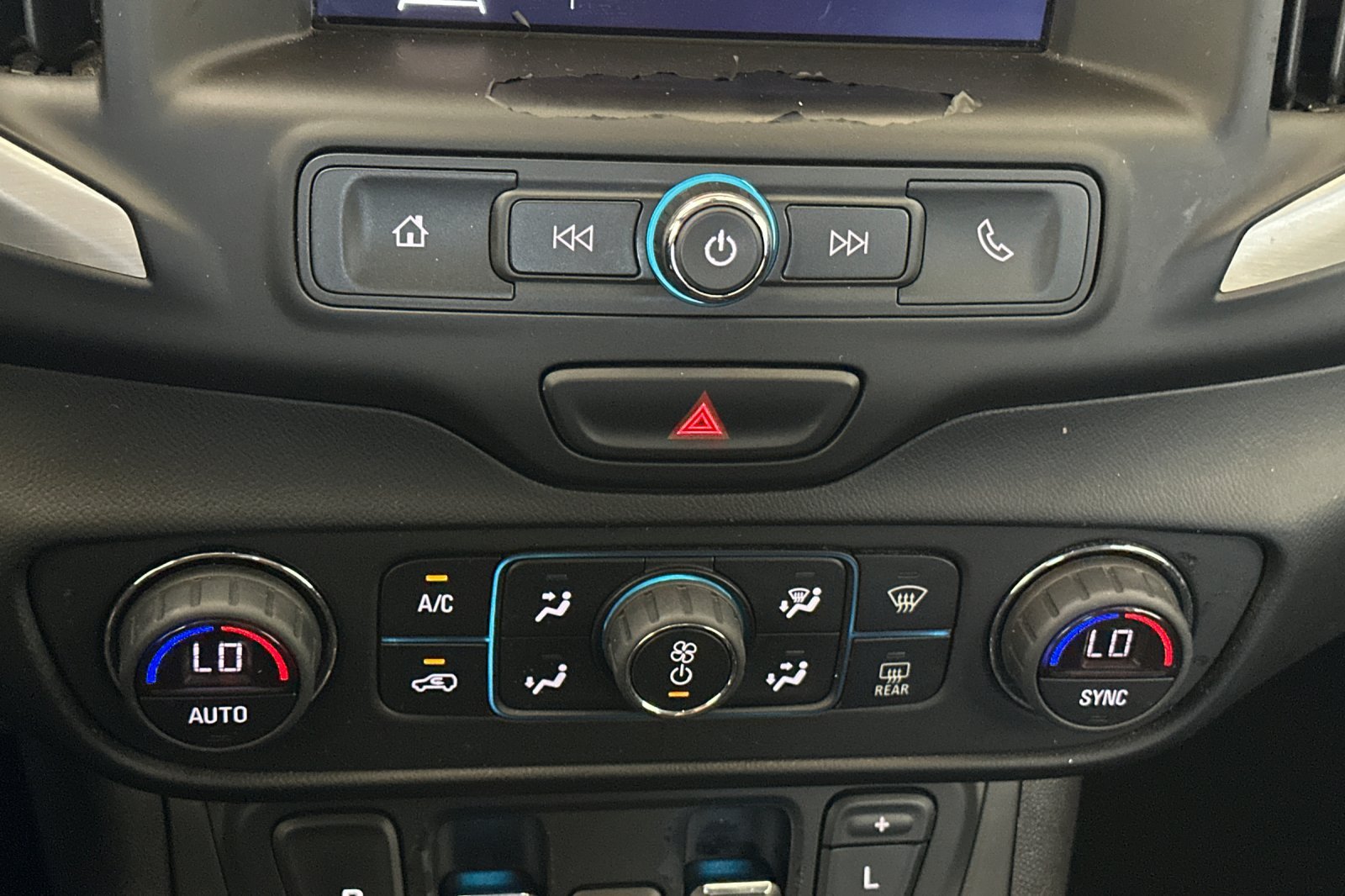 Used 2018 Blue GMC SLE image 22