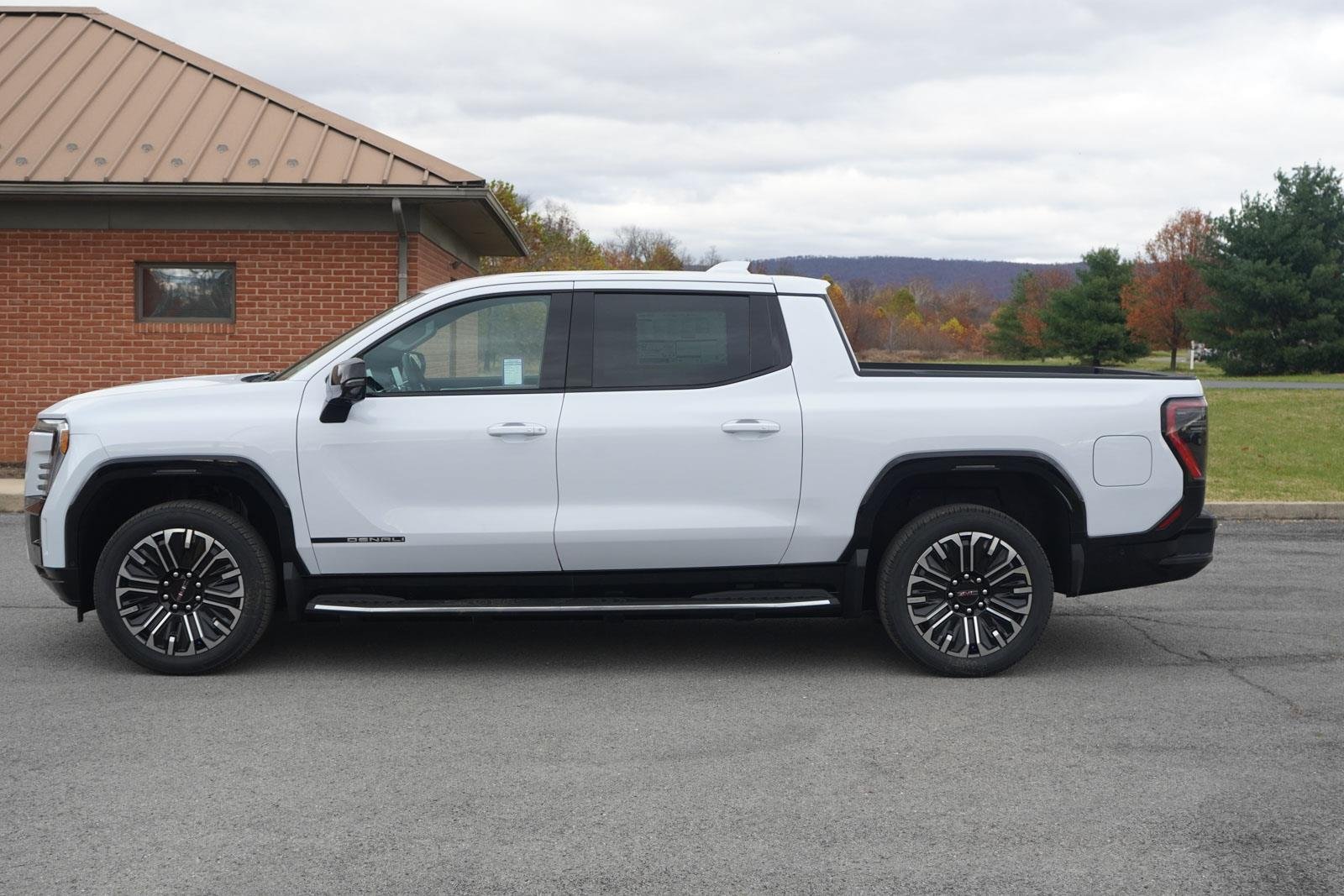 New 2026 Glacier White Tricoat GMC Denali Standard Range image 8