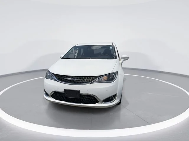 Used 2020 White Chrysler Touring image 3