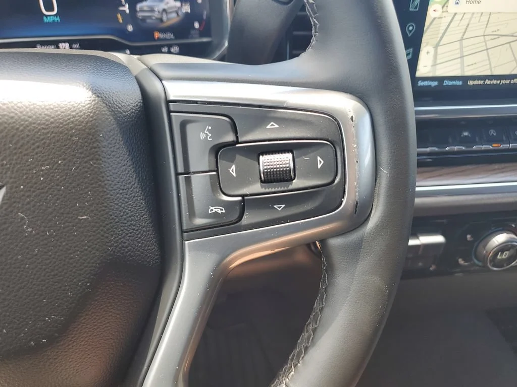 Used 2025 Summit White Chevrolet LT (2FL) image 21