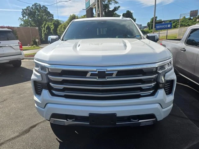 Used 2023 Beige Chevrolet High Country image 2