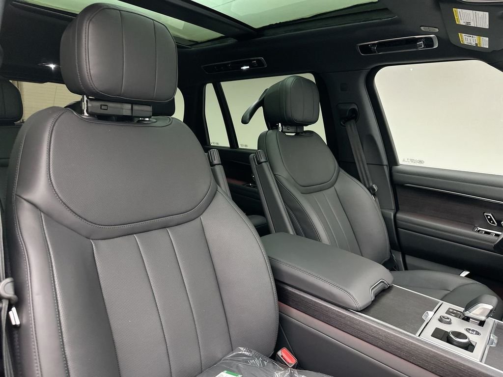 New 2027 Fuji White Land Rover SE image 6