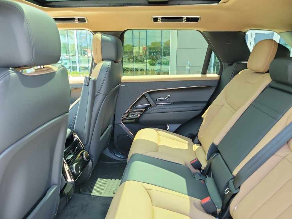 New 2026 Giola Green LAND ROVER Dynamic SE image 16
