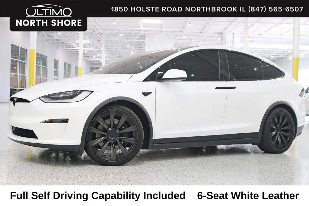 Used 2022  Tesla Plaid image 1