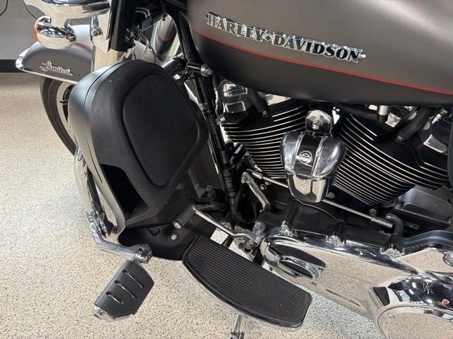 Used 2018 Gray Harley-Davidson ultra image 11