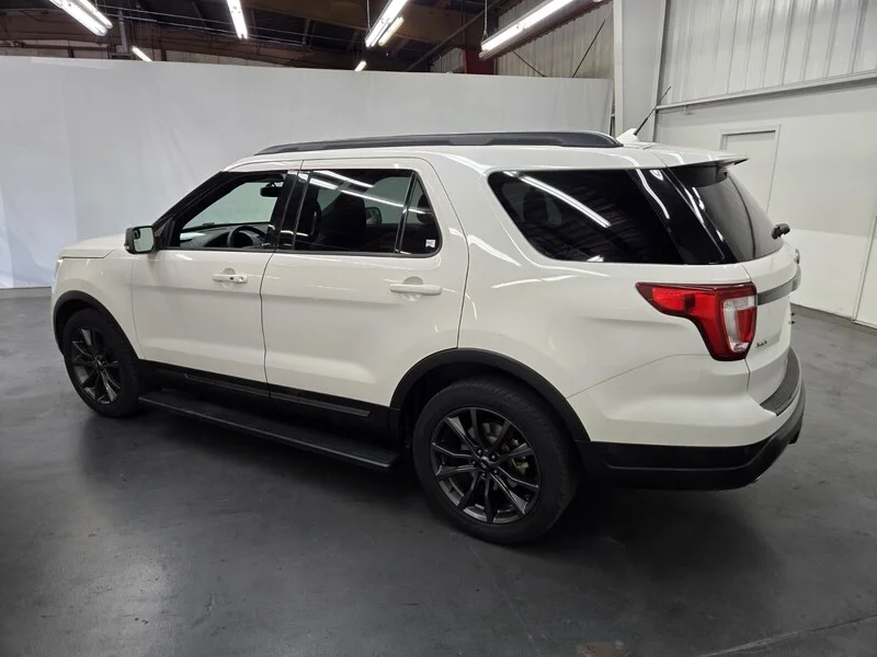 Used 2018 WHITE PLATINUM Ford XLT image 3