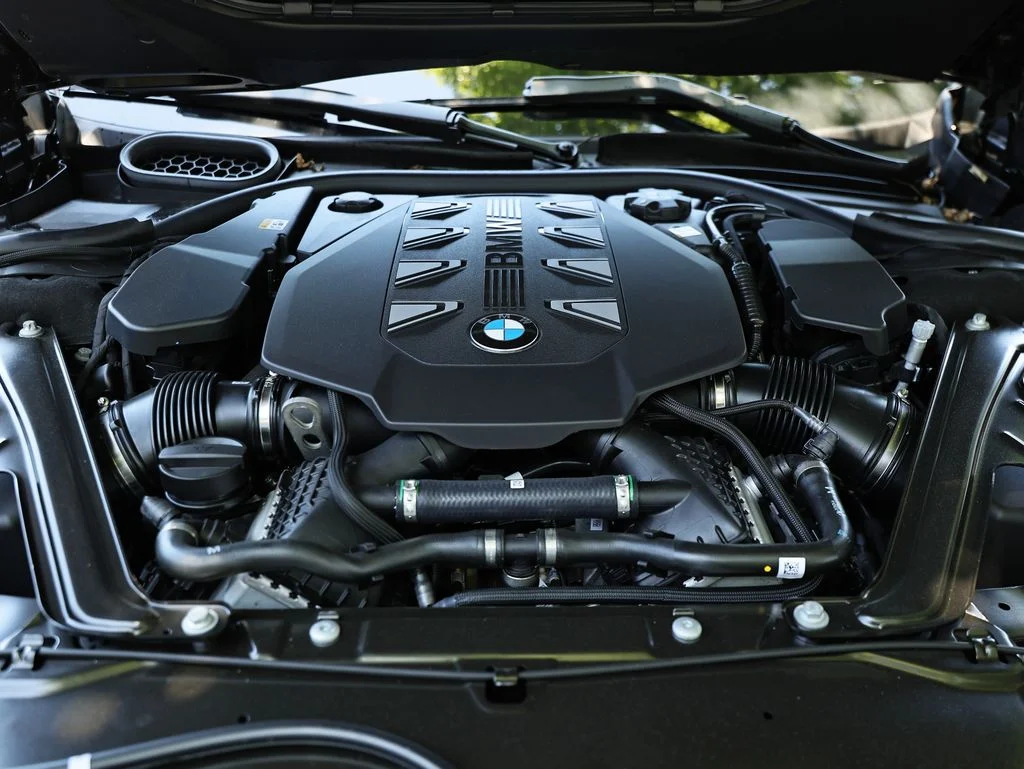 New 2026 Black Sapphire Metallic BMW 760i xDrive image 33