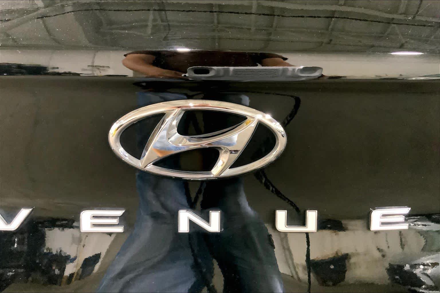 Used 2022 Black Noir Pearl Hyundai SEL image 31