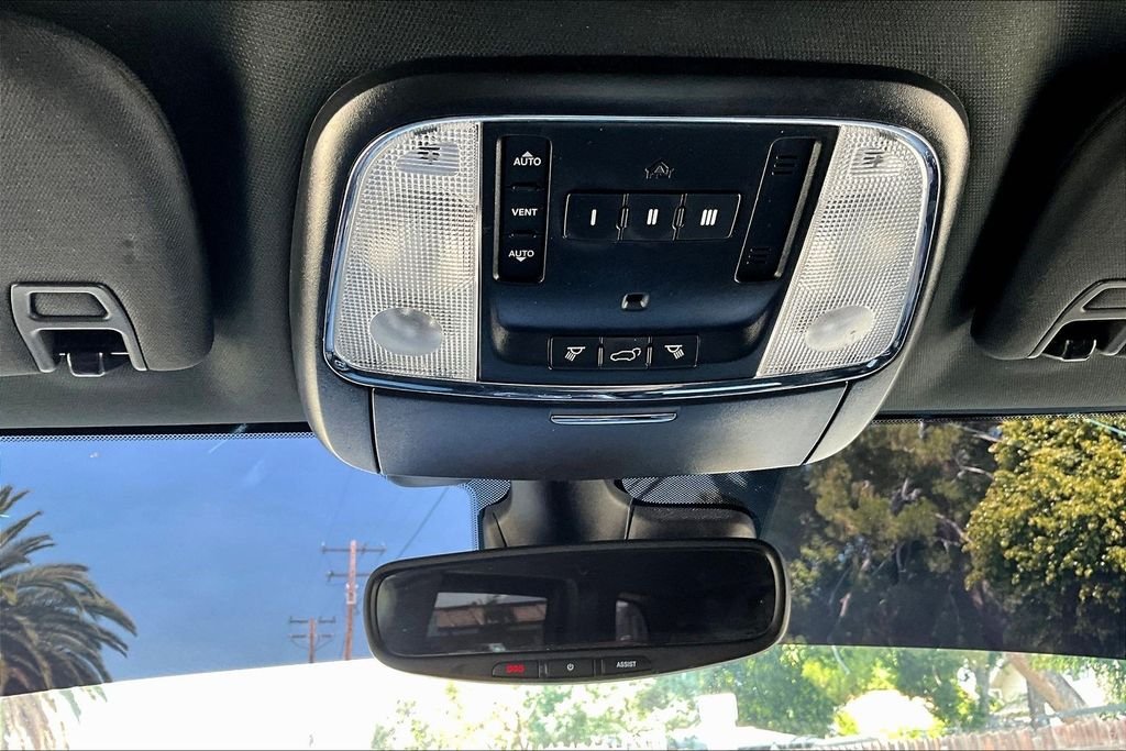 Used 2019 Silver Jeep Trailhawk image 14