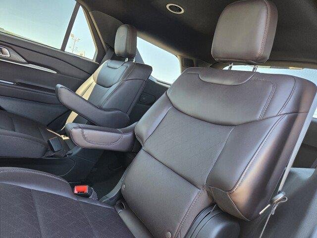 New 2026 Star White Metallic Tri-Coat Ford Platinum™ image 25