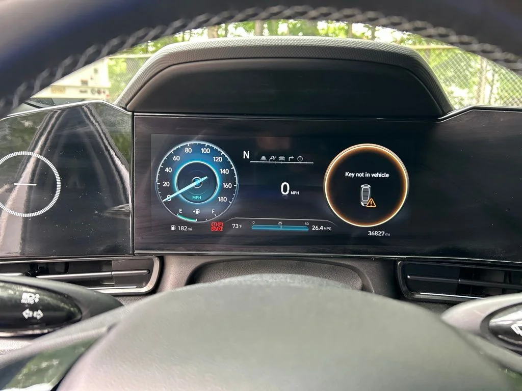 Used 2022 White Hyundai Base image 20