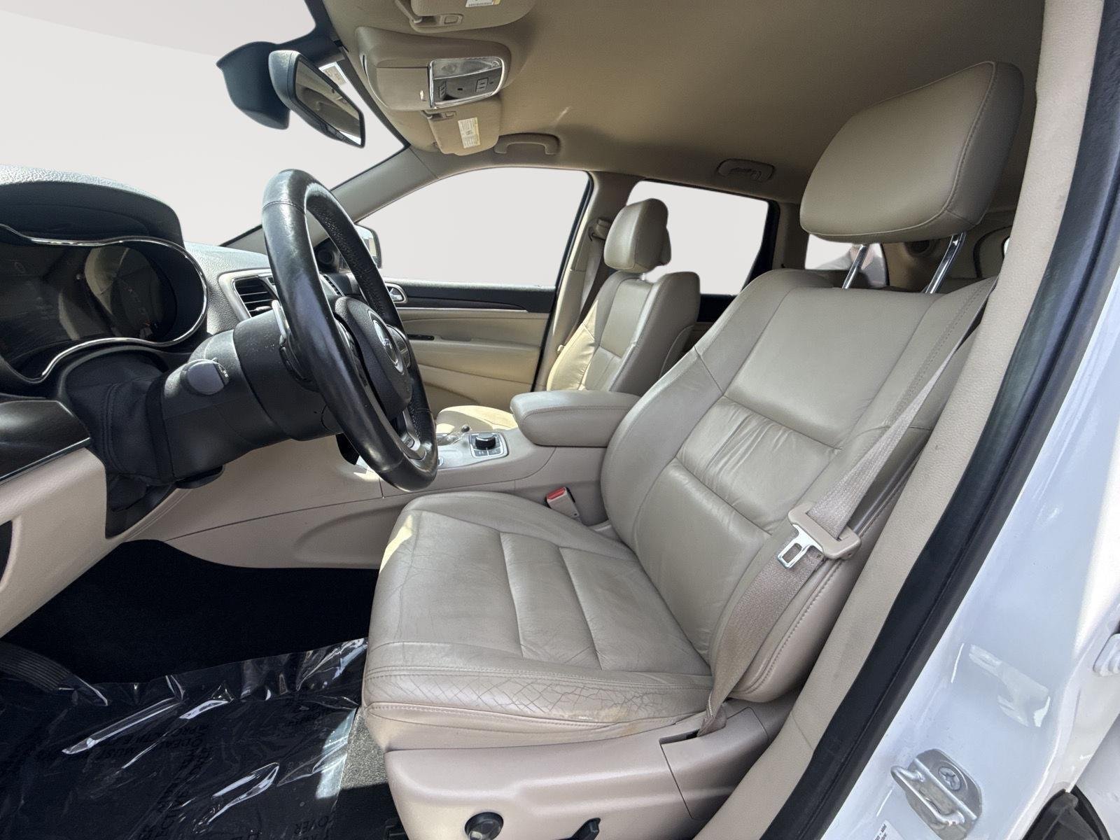 Used 2014 Bright White Clearcoat Jeep Limited image 3