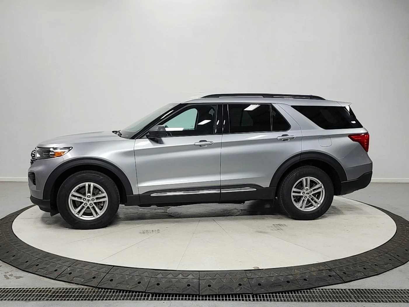Used 2022 Iconic Silver Metallic Ford XLT image 4