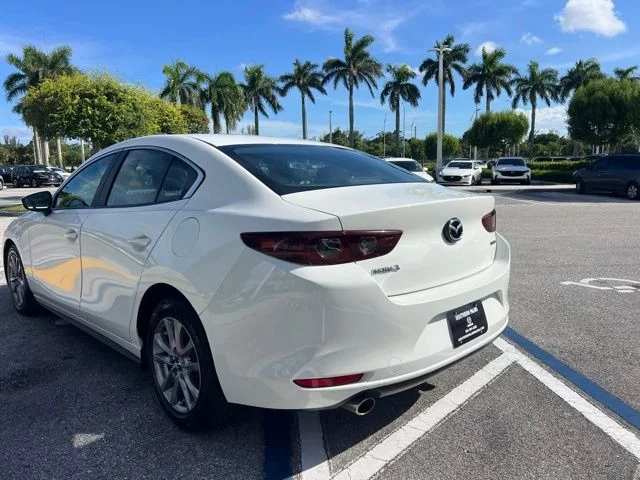 Used 2020 White Mazda  image 14