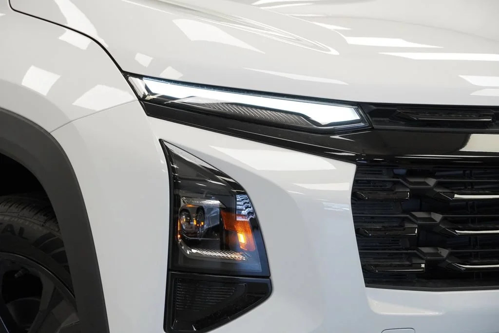 New 2027 Summit White Chevrolet LT image 31