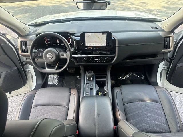 Used 2023 White Nissan Platinum image 9