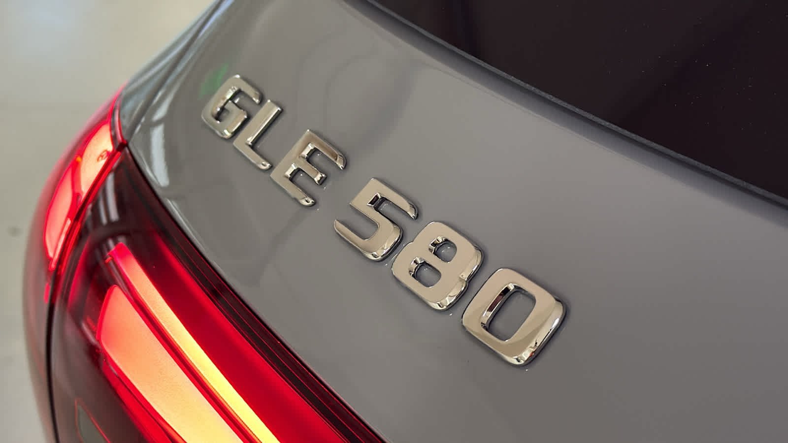 New 2026 MANUFAKTUR Alpine Grey Mercedes-Benz GLE 580 image 10