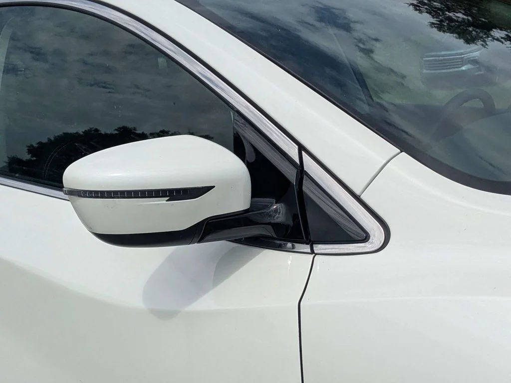 Used 2020 White Nissan S image 10