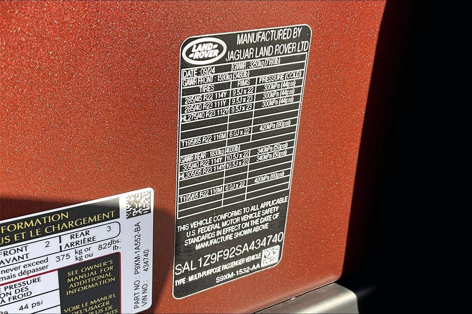 Used 2025 Brown Land Rover SV Edition Two image 36