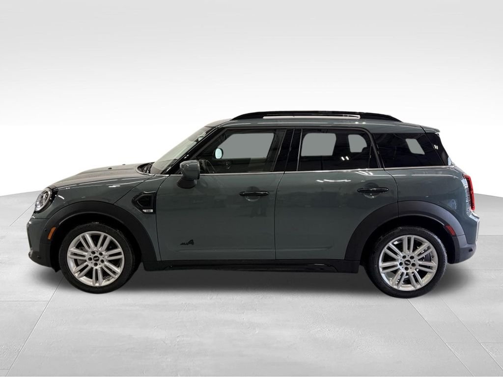 Used 2024 Green MINI  image 2