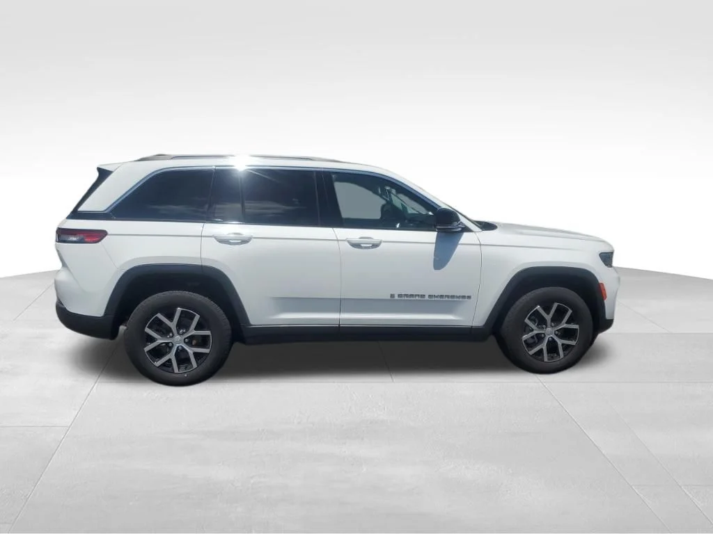 Used 2023 White Jeep Limited image 9