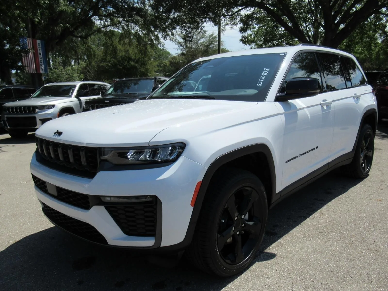 New 2026 Bright White Clear-Coat Exterior Paint Jeep Limited image 3