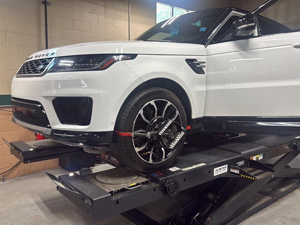Used 2019 Fuji White Land Rover HSE image 2