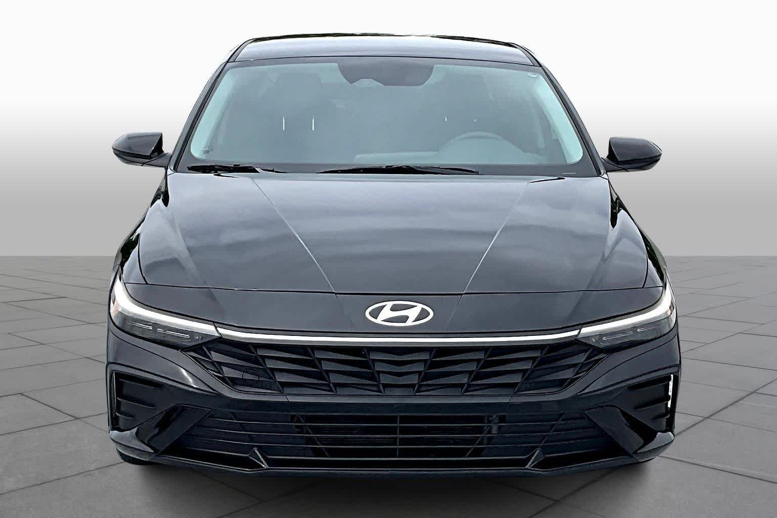 Used 2025 Abyss Black Hyundai Blue image 6
