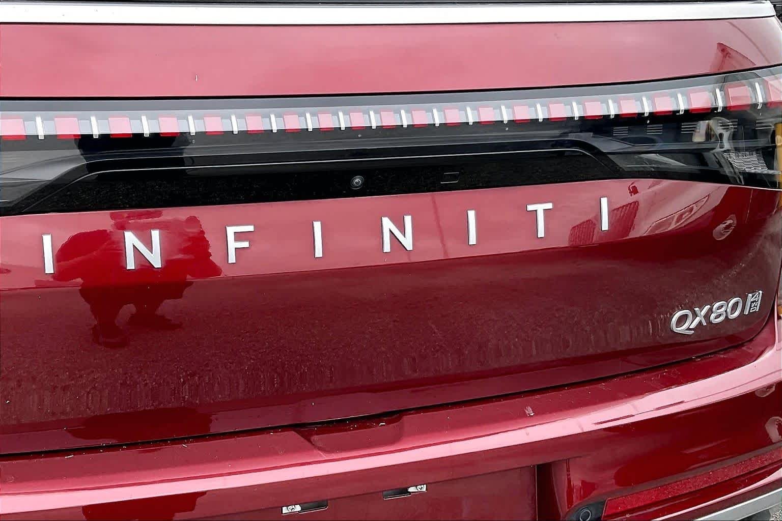 Certified Used 2025 Coulis Red INFINITI LUXE image 9