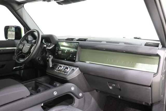 Used 2023 Grasmere Green Land Rover 75th Edition image 13