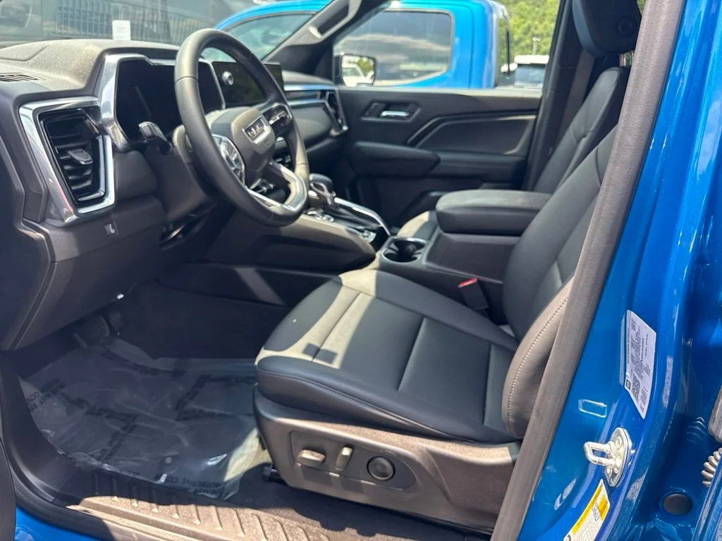 Used 2024 Blue GMC Elevation image 3