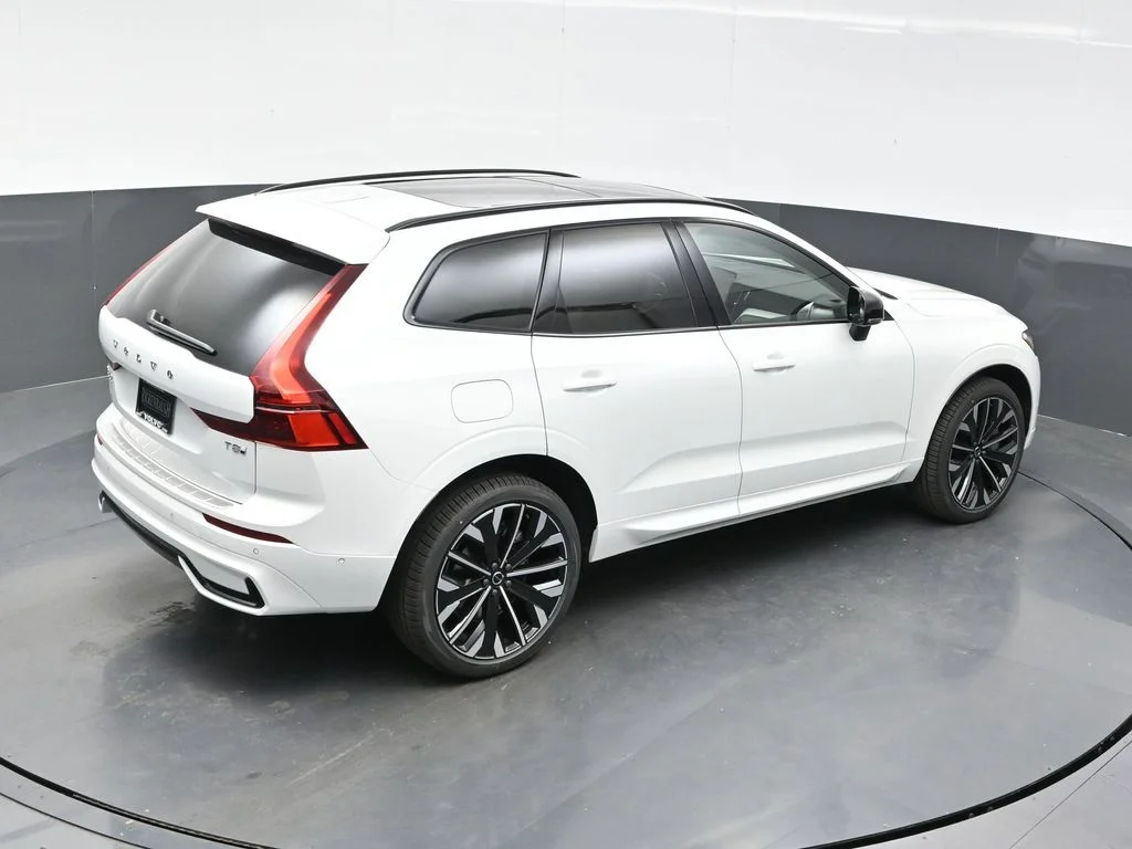 New 2026 Crystal White Volvo T8 Ultra image 33