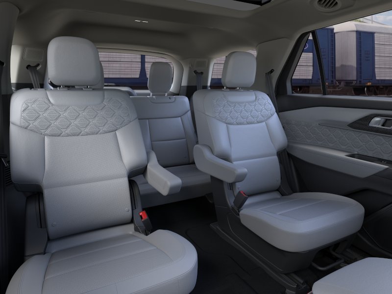 New 2026 Star White Metallic Tri-Coat Ford Platinum™ image 11