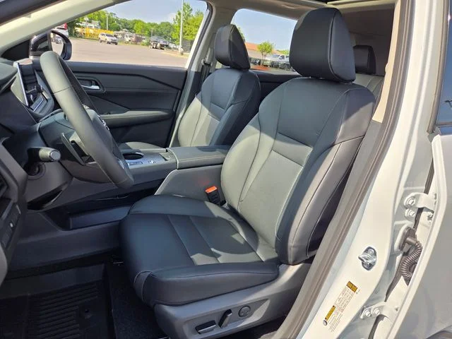 New 2026 Everest White Pearl TriCoat Nissan Dark Armor™ image 10