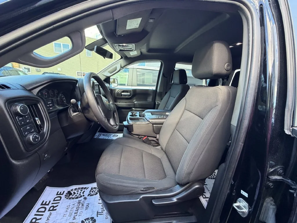 Used 2021 BLACK Chevrolet Custom image 9