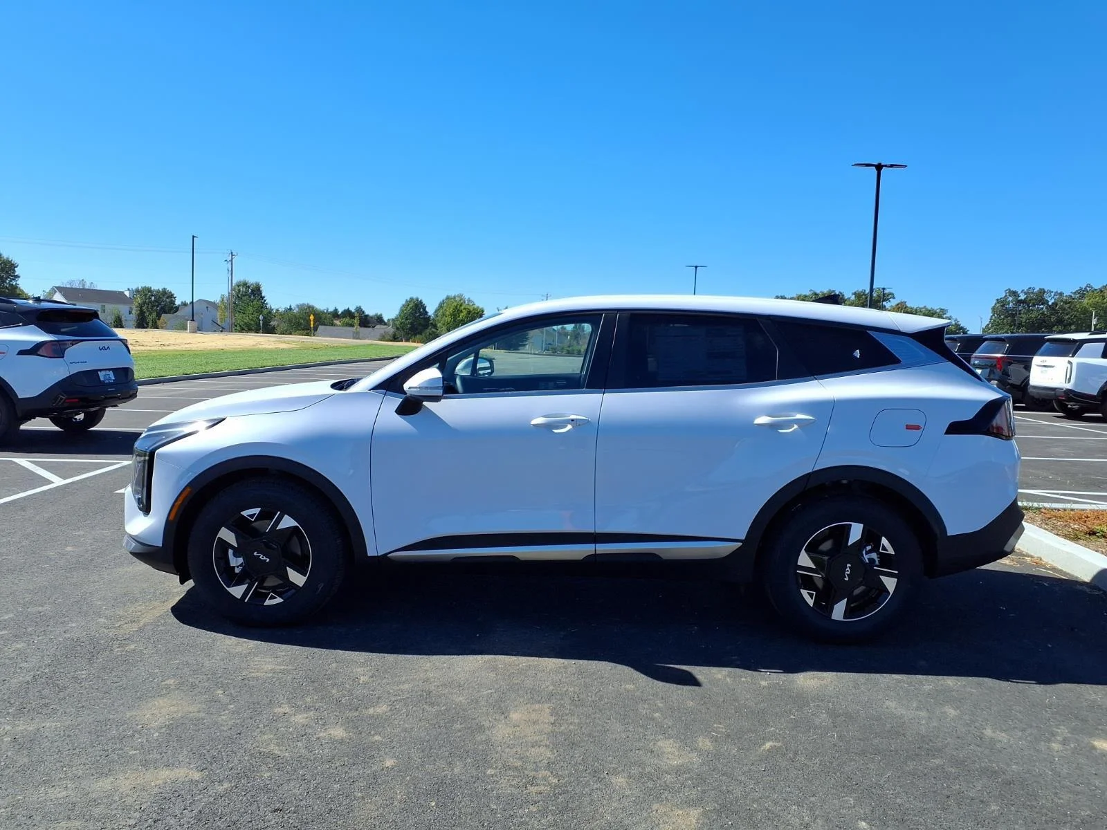 New 2026 Glacial White Pearl Kia LX image 18