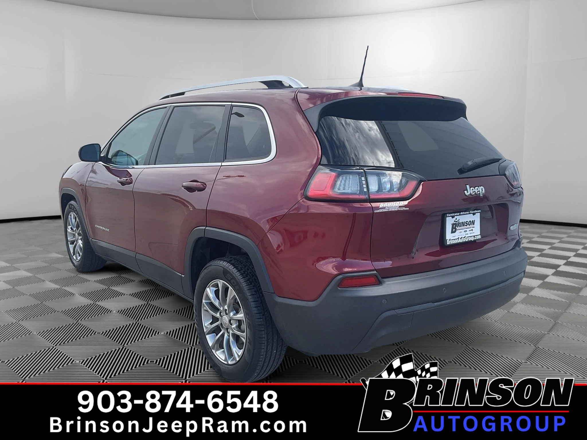 Used 2020 Velvet Red Pearlcoat Jeep Latitude Plus image 5