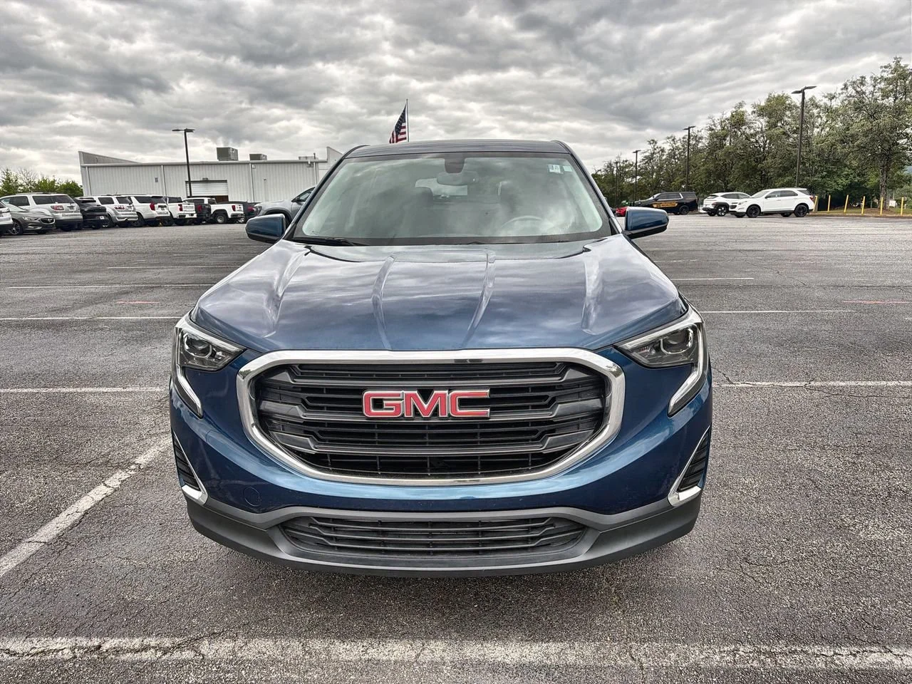 Used 2019 BLUE EMERALD METALLIC GMC SLE image 3
