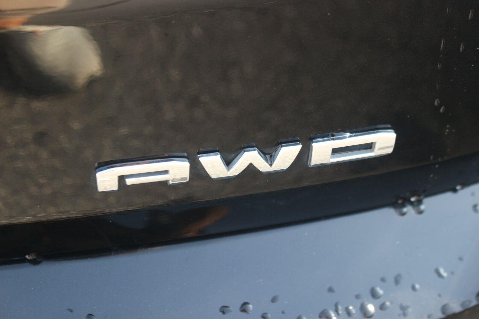 Used 2024 Ebony Twilight Metallic GMC SLE image 11