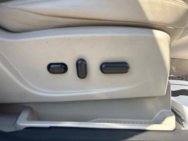 Used 2015 White Ford Titanium image 21