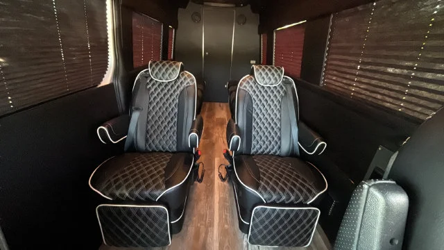 Used 2021  Mercedes-Benz Cargo 170 WB image 21