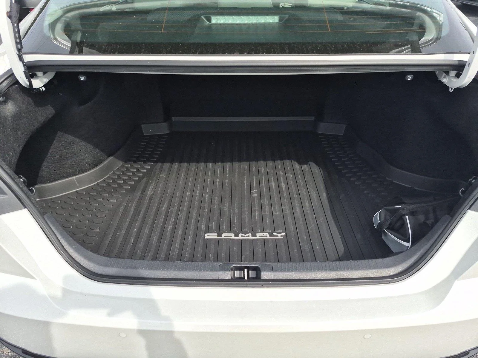Used 2026 Wind Chill Pearl Toyota XLE image 34