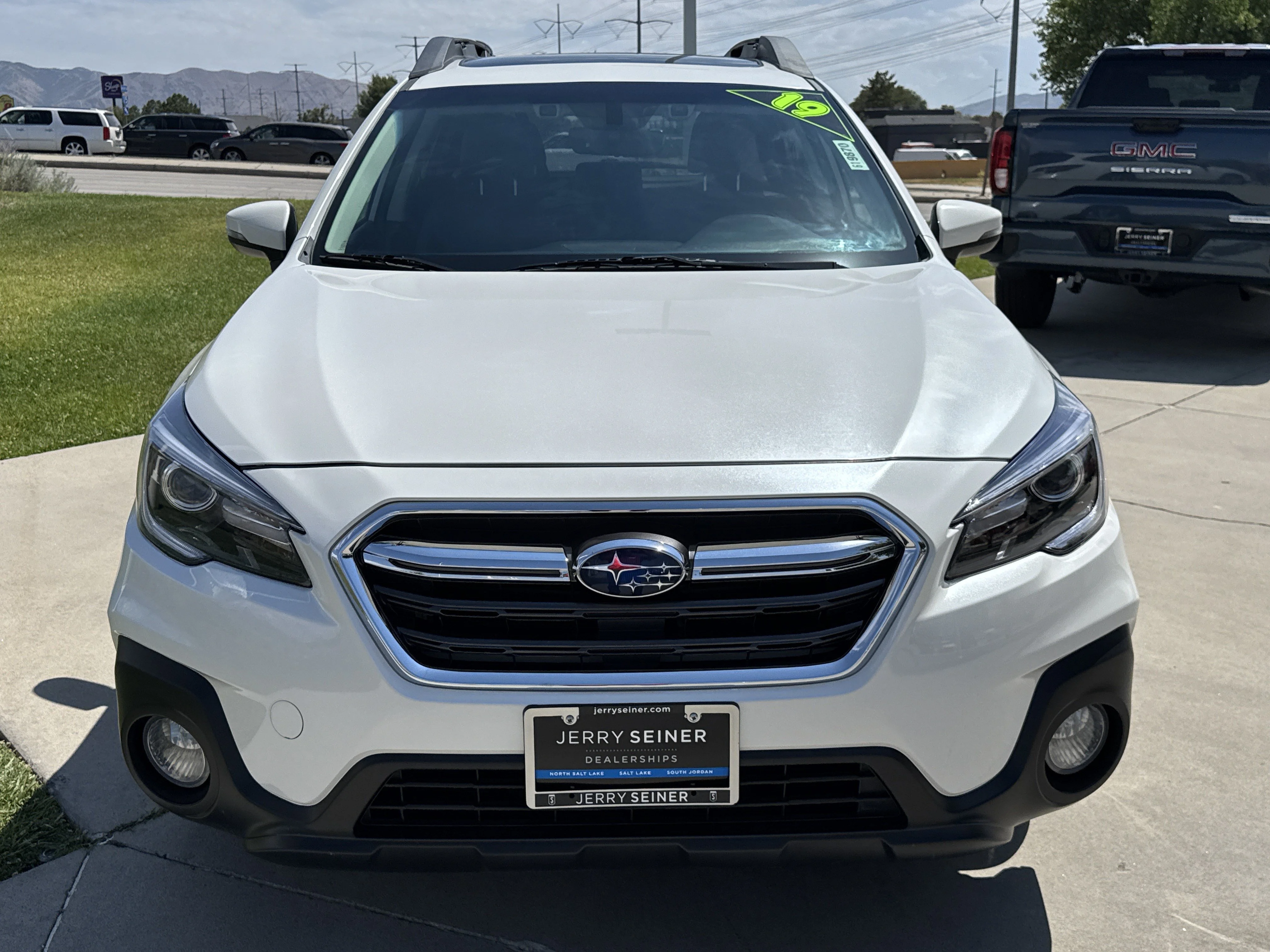 Used 2019 Crystal White Pearl Subaru Limited image 9