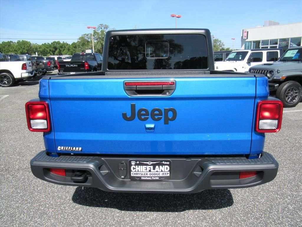 New 2026 Hydro Blue Pearl-Coat Exterior Paint Jeep Sport S image 6