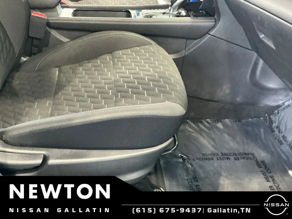 Used 2023 Electric Blue Metallic/Super Black Nissan SV image 12