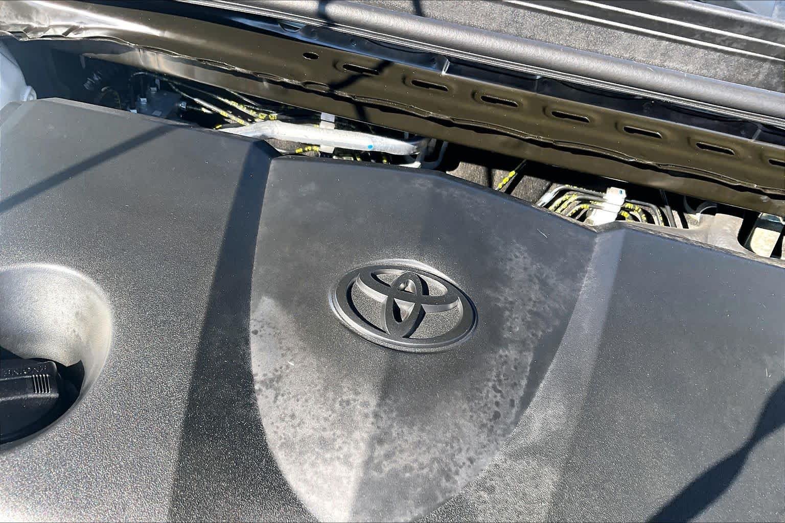 Used 2021 Wind Chill Pearl/Midnight Black Metallic Toyota Hybrid XSE image 34